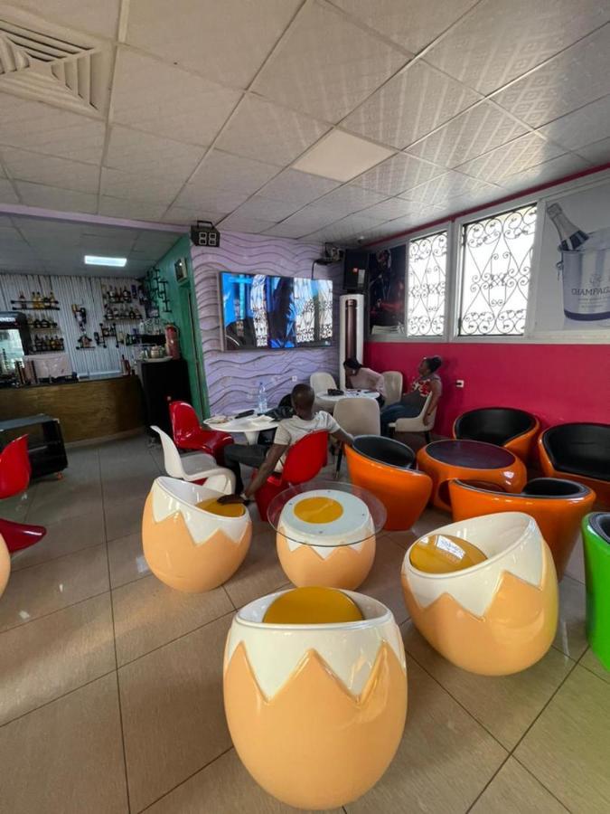 Palace Des Rois Douala Bagian luar foto