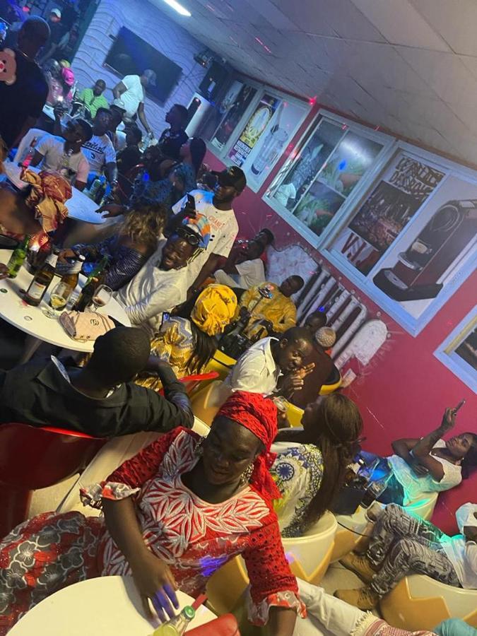 Palace Des Rois Douala Bagian luar foto