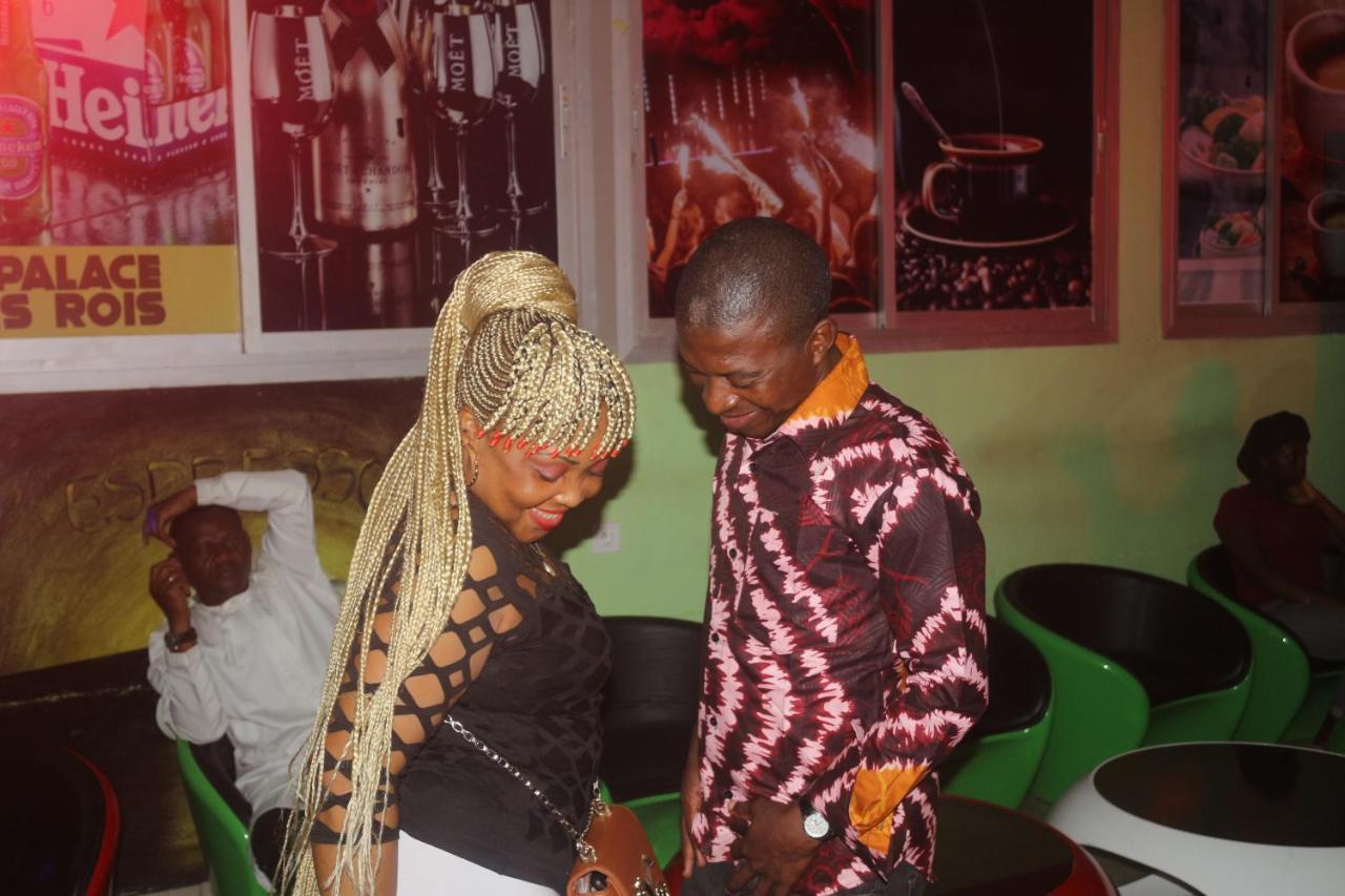 Palace Des Rois Douala Bagian luar foto