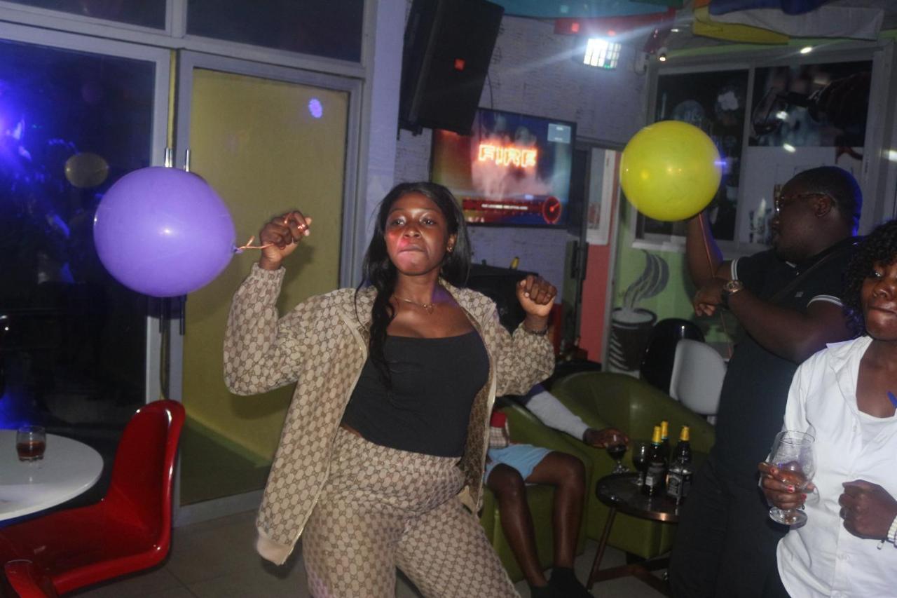 Palace Des Rois Douala Bagian luar foto